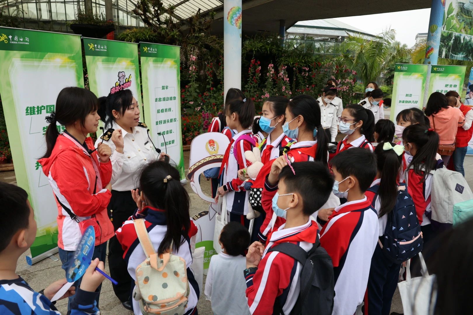 2021��4��10�գ����ݺ������ϻ���ֲ��԰��չ��ά���������ﰲȫ������������̬��԰��ȫ����Ұ�ȫ�����������������Сѧ���ռ��������ﰲȫ֪ʶ��